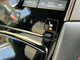 エアコンよりも先に暖かくなる前席シートヒーター(オート機能付)も嬉しい装備ですね!シートの座り心地もスポーティ且つ、快適なシートです!!
