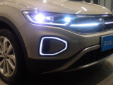 LEDヘッドライト自然光に近いLEDの光が明るく夜道を照らしドライバーの疲労と消費電力を軽減、