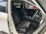 やわらかい座り心地のシートで長時間の運転でも疲れにくくなっています☆