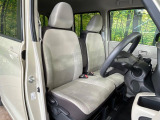 運転席シート廻りは使用感も少なく、良好な状態となっています。丁寧に使われていたことがよくわかりますね。