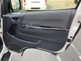 当店の車はルームクリーニング施工済み!納車前には手がけWAX、室内仕上げ清掃で納車をおこなっております!