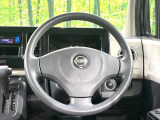 インテリアに合わせたデザインのステアリングは、運転される方のことも考え、運転しやすい形状、大きさです。是非一度、実際に触ってお確かめください。