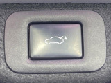 【パワーバックドア】スマートキーや運転席のボタンを押すだけでリアゲートが自動で開閉します!荷物を持っている時や、高い位置にあるバックドアを閉める際に便利な機能です♪