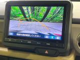 【バックカメラ】駐車時に後方がリアルタイム映像で確認できます。大型商業施設や立体駐車場での駐車時や、夜間のバック時に大活躍!運転スキルに関わらず、今や必須となった装備のひとつです!