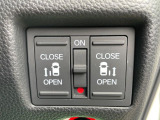 【両側パワースライドドア】スマートキーや運転席のスイッチで後席両側スライドドアの開閉が可能♪電動だから力を入れてドアを開ける必要が無く、小さなお子様でも簡単に開け閉めでき快適です♪