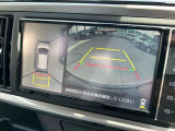車を上からの見下ろした視点で駐車をサポートするパノラマモニターを搭載。運転席から確認しにくい車両周囲の状況を確認できます。