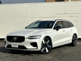 北欧流のラグジュアリーを体現したV60。伝統的なスカンジナビアン・デザインを継承しながら、躍動感にあふれ優雅な雰囲気を身にまとう、新しい潮流を具現化したスタイリングです。