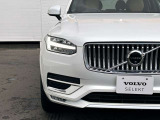 北欧流のラグジュアリーを体現したXC90。伝統的なスカンジナビアン・デザインを継承しながら、躍動感にあふれ優雅な雰囲気を身にまとう、新しい潮流を具現化したスタイリングです。