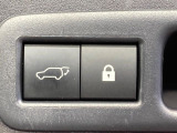 【パワーバックドア】スマートキーや運転席のボタンを押すだけでリアゲートが自動で開閉します!荷物を持っている時や、高い位置にあるバックドアを閉める際に便利な機能です♪