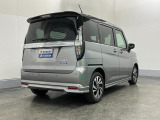 右斜め後ろからのフォルム!ボックス型で車体全体を把握しやすく運転しやすそうですね♪