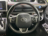 【純正革巻きステアリング】上質な革を使用することで、手にしっかり馴染みとても運転しやすいハンドルです♪