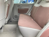 後部座席です。足元空間は広々しており、大人4人乗車も無理なく可能です。
