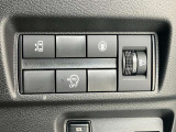 安全装備に関するボタンは運転席周りにまとめて設置されています