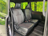 後部座席も気になるようなキズ・汚れやへたり等、大きなダメージはなく、良好な状態です。