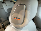 フロントシートヘッドレストにBOSEスピーカーがついています。音の広がりを体感ください!