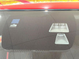 【i-ACTIVESENSE】走行中に前方の車両等を認識し、衝突しそうな時は警報とブレーキで衝突回避と被害軽減をアシスト。より安全にドライブをお楽しみいただけます。