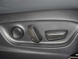 パワーシート搭載。微妙な調整が手軽にでき、ピッタリのポジションで運転することが可能です。