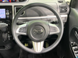 インテリアに合わせたデザインのステアリングは、運転される方のことも考え、運転しやすい形状、大きさです。是非一度、実際に触ってお確かめください。