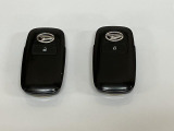 スマートキーを装備しています☆カギをカバンやポケットに入れて頂いた状態でドアロックの開閉やエンジンスタートをして頂けますよ!とても便利な装備です!
