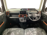 【インパネ】運転のしやすさを最優先に設計された見晴らしの良いフロントビュー。車両間隔が掴みやすく狭い道でも安心♪「安全」と「品質」を最優先に、安心してお乗りいただけるクルマを提供いたします。