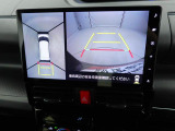 【パノラマモニター】上からの映像を表示。前後左右のカメラで合成し、運転席からの目視だけでは確認しにくい状況をリアルタイムで見晴らせます