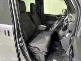 ■運転席にはシート高を調整できるハイトアジャスターが装備され、幅広いシートポジションの設定が可能になっております