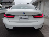 BMW正規販売店のお車は、全てのお車にBMW認定中古車保証書が発行されます。保証約款もございますので、保証内容が明確でございます。お客様にご安心してお乗り頂けますよう、全力でお客様をサポート致します。