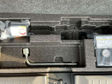 荷室下には工具類が入っています。