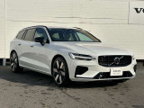 北欧流のラグジュアリーを体現したV60。伝統的なスカンジナビアン・デザインを継承しながら、躍動感にあふれ優雅な雰囲気を身にまとう、新しい潮流を具現化したスタイリングです。