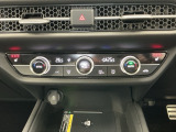 Wエアコン付きです!運転席・助手席それぞれ快適な車内でお過ごしいただけます。寒い時期には嬉しいシートヒーター、スマートフォンを置いたまま充電出来るワイヤレス充電器付きです!