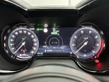 12.3inデジタルクラスターメーターはHeritage、Evolved、Relaxの3つのモードを選択可能。また電動モーターの受電状態を表示します。