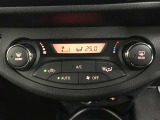 左右独立温度コントロールフルオートエアコンです。運転席、助手席それぞれで独立して温度設定ができます。冷え性の方が乗っても安心ですね♪
