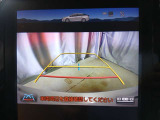 駐車が苦手な方でも安心のバックガイドモニター搭載。 後方の映像をクリアに表示し、ガイドラインで車庫入れや縦列駐車をしっかりサポート。毎日の運転がぐっとラクになります。