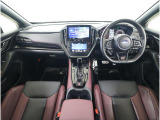 ■視界良好で運転しやすいコックピットです。シンプルで操作性の良いインパネ回りにデザインされ、SUBARUは安全性能に徹底的にまでこだわった視界設計を行っています。