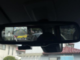 【アラウンドビューモニター】まるでクルマを真上から見下ろしたかのような視点で駐車をサポートします!クルマの斜め後ろや真横など、前後左右の4つのカメラの映像が合成されて、モニターに映し出されます。