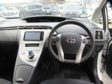 視界が広く、すっきりとした空間が運転がしやすく居心地が良い運転席です