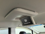 リア席モニターを装着しています♪TVの映像やDVDなど、子供も大人も楽しめる車内になります!大画面でロングドライブをお楽しみください♪