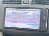 【バックカメラ】駐車時に後方がリアルタイム映像で確認できます。大型商業施設や立体駐車場での駐車時や、夜間のバック時に大活躍!運転スキルに関わらず、今や必須となった装備のひとつです!