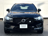 北欧流のラグジュアリーを体現したXC60。伝統的なスカンジナビアン・デザインを継承しながら、躍動感にあふれ優雅な雰囲気を身にまとう、新しい潮流を具現化したスタイリングです。