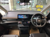 ◆内装色/ブラック◆全方位で視界が広く運転ラクラク♪セレナは、室内の長さと幅がミニバンクラスでNo.1!1列目から3列目まで、どの席に座ってもゆったりくつろげます!