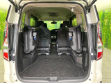 普段のお買い物や通勤、送迎等に十分な荷室スペースを確保しております。セカンドシートを倒すと、大きな荷物の積載も可能です♪