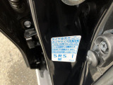 タイヤの空気圧調整のシールになります。