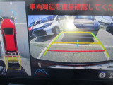 パノラミックビューモニター&バックモニター♪車両の前後左右に搭載した4つのカメラの映像を合成し、車を真上から見ているような映像を表示♪