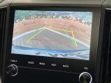 【バックカメラ】駐車時に後方がリアルタイム映像で確認できます。大型商業施設や立体駐車場での駐車時や、夜間のバック時に大活躍!運転スキルに関わらず、今や必須となった装備のひとつです!