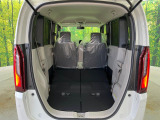 普段のお買い物や通勤、送迎等に十分な荷室スペースを確保しております。セカンドシートを倒すと、大きな荷物の積載も可能です♪
