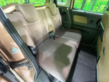 後部座席も気になるようなキズ・汚れやへたり等、大きなダメージはなく、良好な状態です。