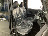 【ベンチシート】足元広々で運転席&hArr;助手席間の移動がラクラクです♪内装ルームクリーニング済みで、しっかり綺麗にしています。是非、お確かめください。