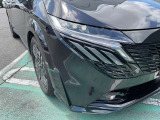 格好良いデザインのスモールランプに明るいLEDヘッドライト、悪天候でも安心のフォグランプ付です。オートライト付きで消し忘れも安心です。