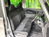 運転席まわりには十分なスペースがあり、大柄な方でもゆったり運転していただける環境です。