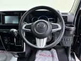 たとえばダイハツのお店にある、たくさんのスマアシ搭載車は、正常に作動する事をしっかり確認します。